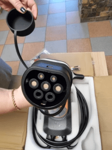 Borne de recharge monophasée 7.6 KW - 230V - 32A photo review