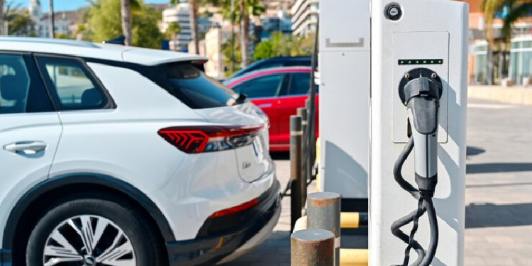You are currently viewing Voiture électrique autonomie 600 km : quelle borne de recharge choisir ?