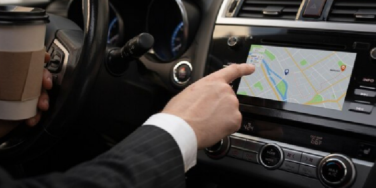 Changer autoradio Clio 4 : les étapes à suivre